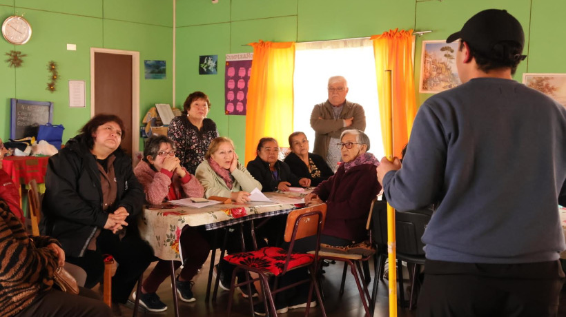 Realizan taller informativo en Puerto Montt para promover el bienestar de personas mayores