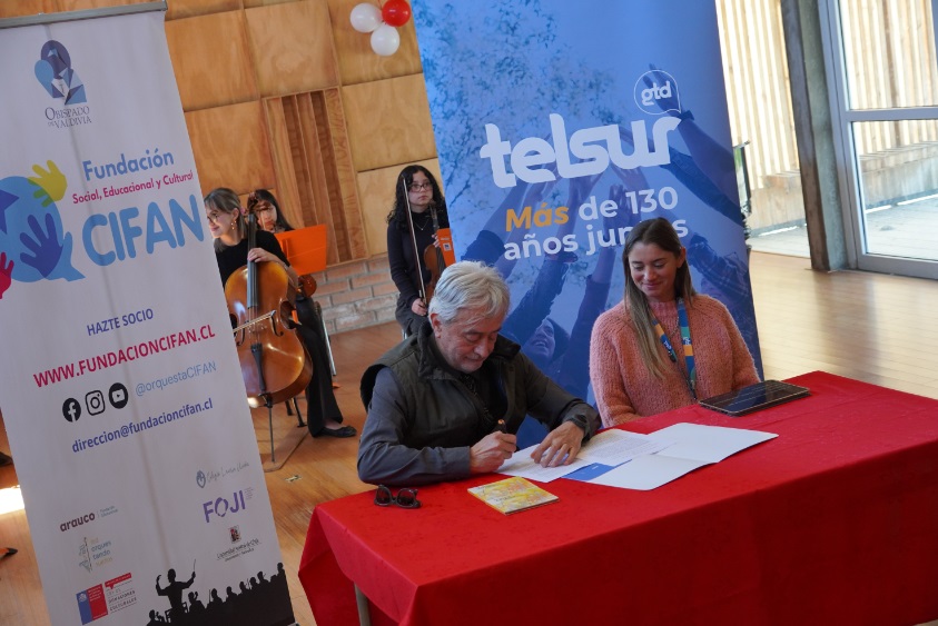 CIFAN recibió importante donación del Grupo GTD-Telsur para funcionamiento de orquesta