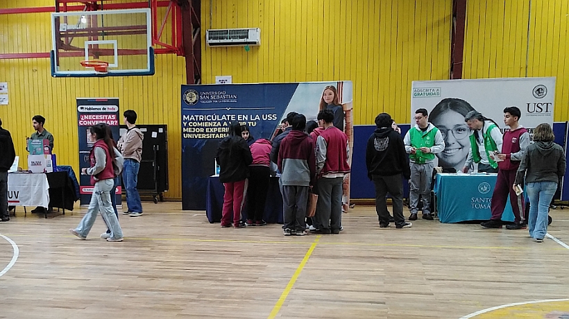 Colegio Darío Salas de Puerto Montt recibió al operativo "Municipio en tu Liceo"