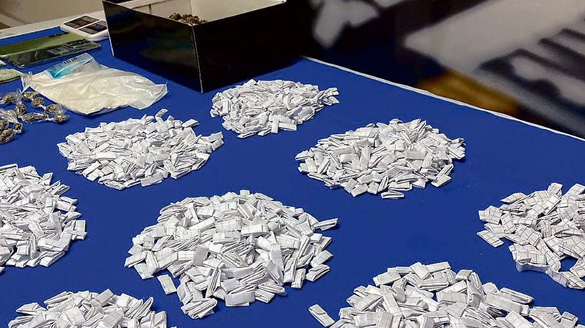 Cae matrimonio narco con 700 gramos en drogas dosificadas en cientos de papelillos Cae matrimonio narco con 700 gramos en drogas dosificadas en cientos de papelillos