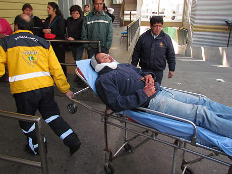 Un gran número de pacientes fueron tasladados hasta el hospuital Carlos Van Buren de Valparaíso. (M. Yáñez)