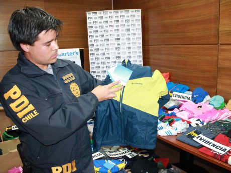 Decomisaron más de $25 millones en ropa falsificada en Concepción