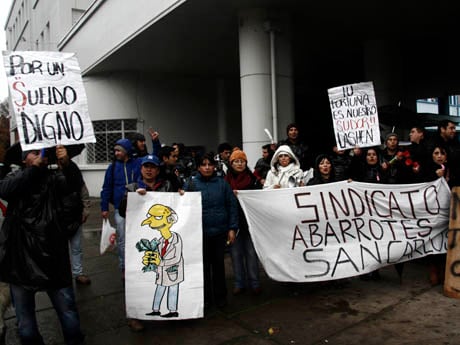 Trabajadores de una empresa de abarrotes protestaron 