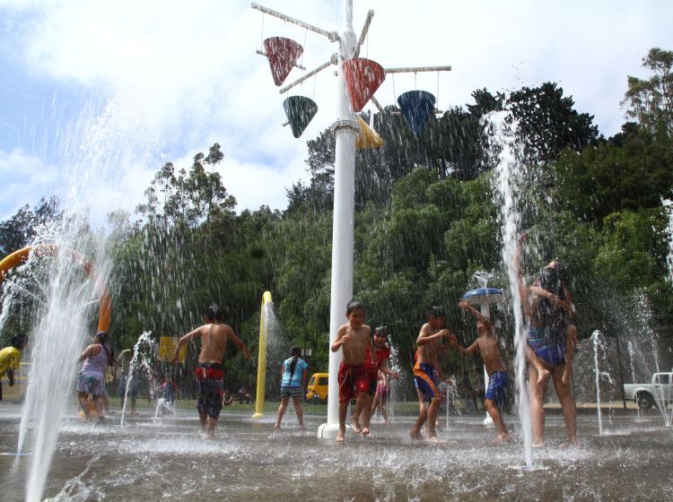 Hoy se reinauguraron los juegos de agua del Parque Ecuador ...