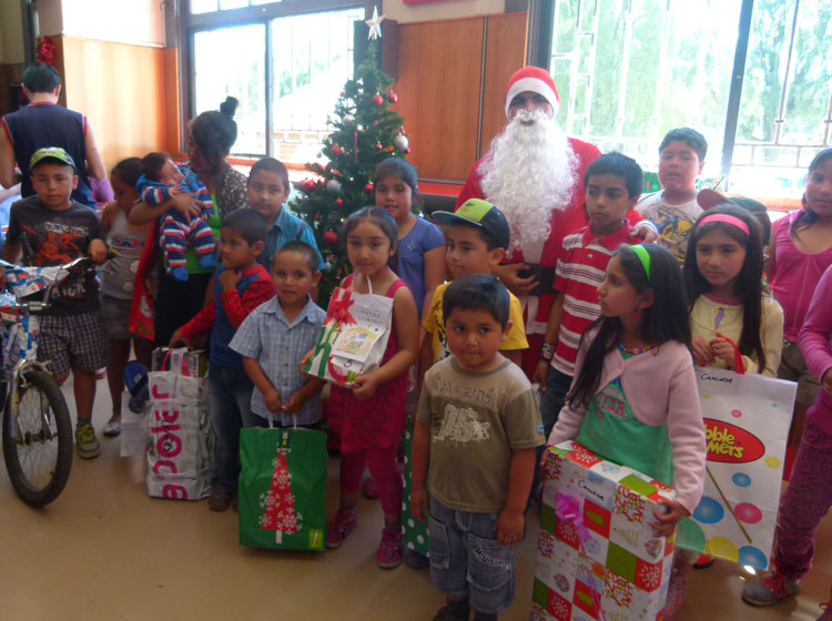 Niños reciberon regalos de cartas retiradas en oficinas de 