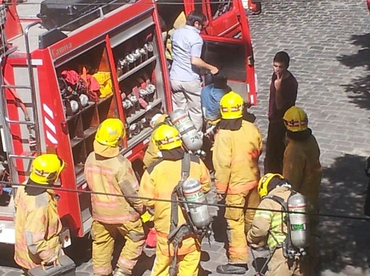 El Tercer Piso De Una Vivienda Resultó Totalmente Destruido Tras Un Incendio En Concepción 8534