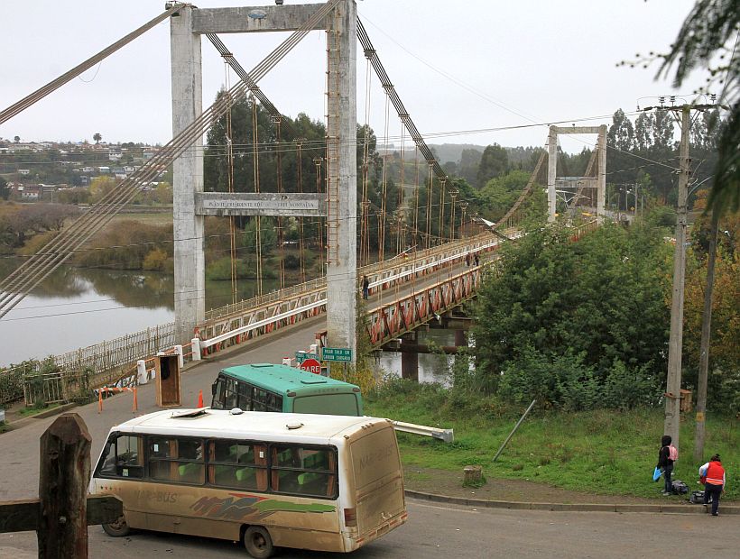 Abrieron el tránsito para buses por el puente de Carahue ...