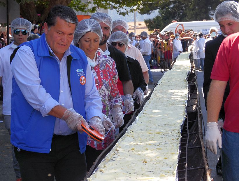 Carahue batió su propio record con el pastel de papa más grande del mundo