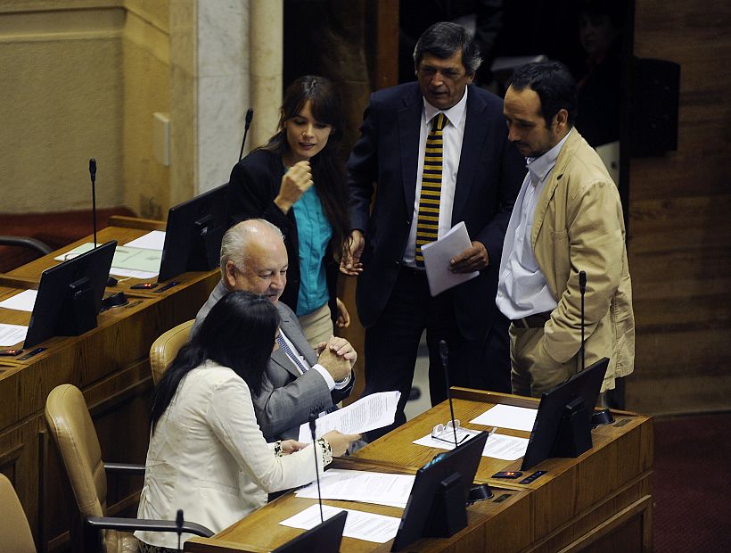 Parlamentarios piden Asamblea Constituyente para modificar actual Constitución soychile.cl Parlamentarios piden Asamblea Constituyente para modificar actual Constitución soychile.cl
