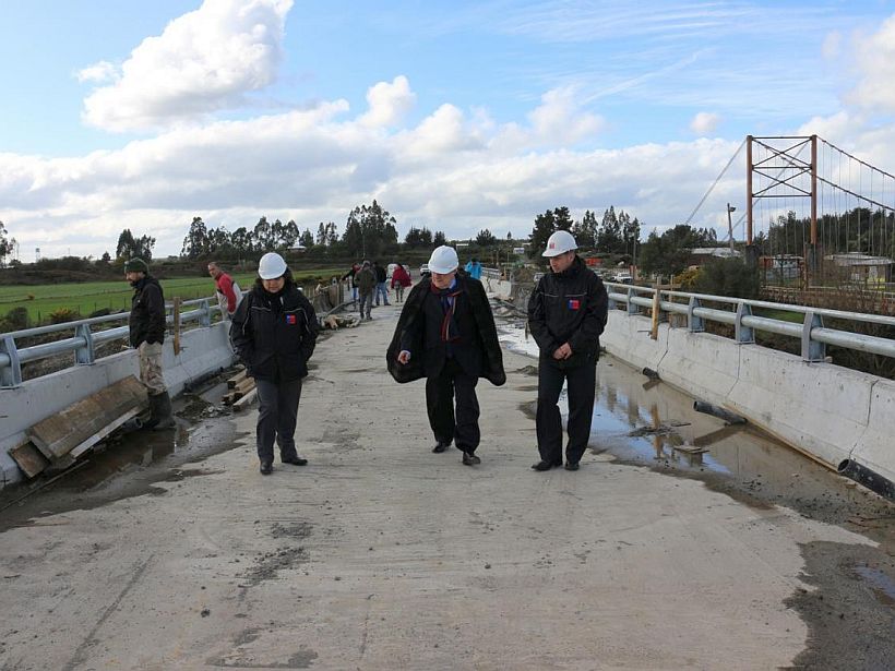 La mitad de su avance lleva puente que reemplazará a pasarela colgante