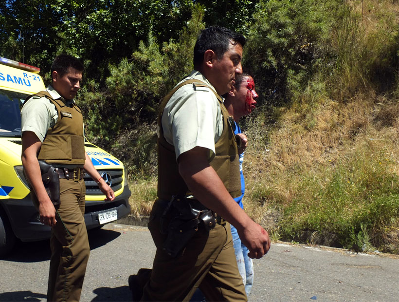 Delincuentes terminaron su fuga heridos tras chocar un auto cuando arrancaban de carabineros