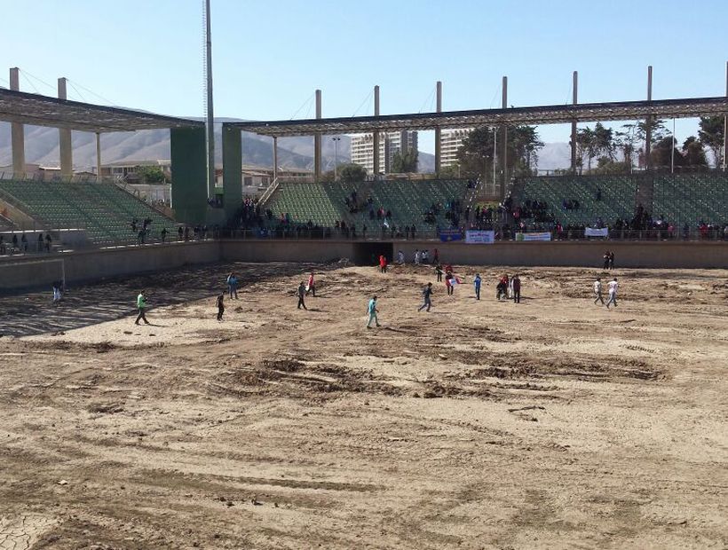 Funcionarios públicos protestaron en el Luis Valenzuela Hermosilla en