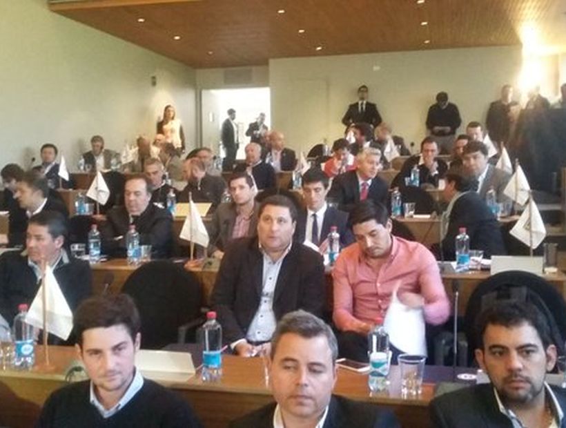 Los asistentes al encuentro. (Foto:@caneoc)