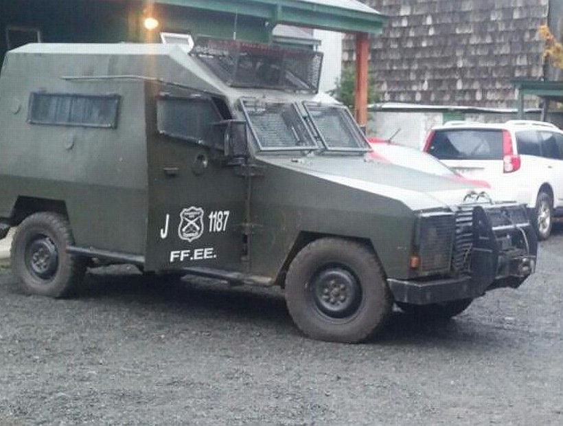 Los carros lanza gases están en la zona.