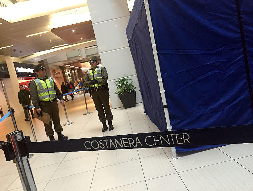 Hombre se lanzó desde el quinto piso del Costanera Center | soychile.cl
