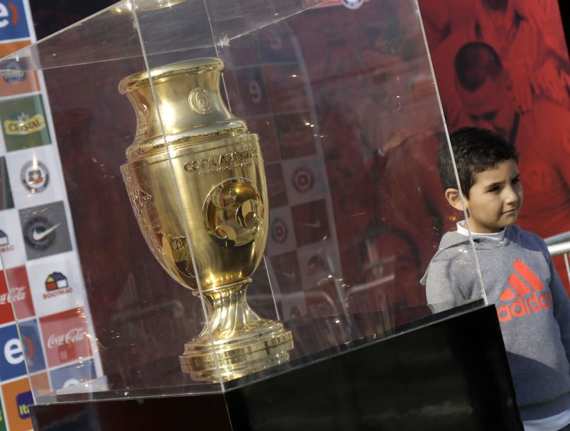 Las dos Copa América de Chile serán exhibidas hoy en la ...