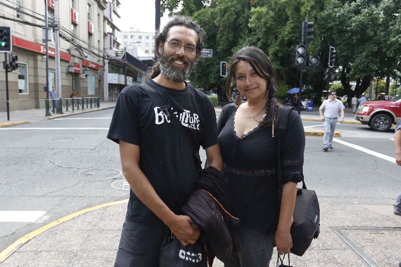 Omar Bravo y Susana Gomez, los dos viajeros que se han propuesto recorrer Chile en bicicleta. (C. Valverde)