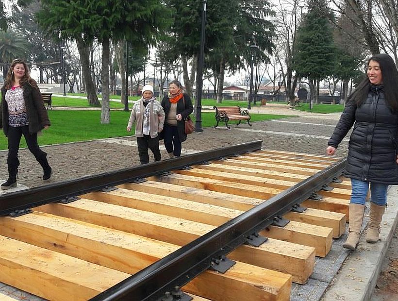 Inauguraron nueva plaza de Monte Águila que rescata pasado ferroviario