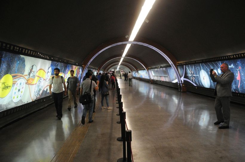 FOTOS] Inauguraron la Vía Suecia en la estación Los Leones del Metro de  Santiago