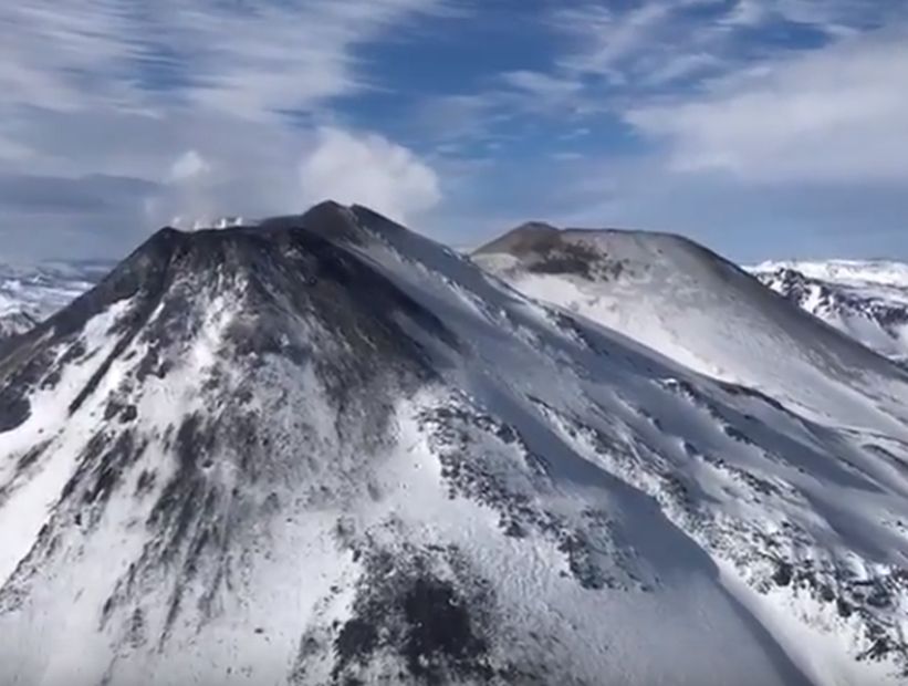 [VIDEO] Intendente y expertos de Sernageomin sobrevuelan el volcán