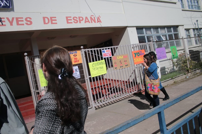 Inspector De Contenedores De Trabajo En El Patio Con El Dispositivo De Comunicacion En Linea De Comprobacion De Numero De Informe Fotos Retratos Imagenes Y Fotografia De Archivo Libres De Derecho Image