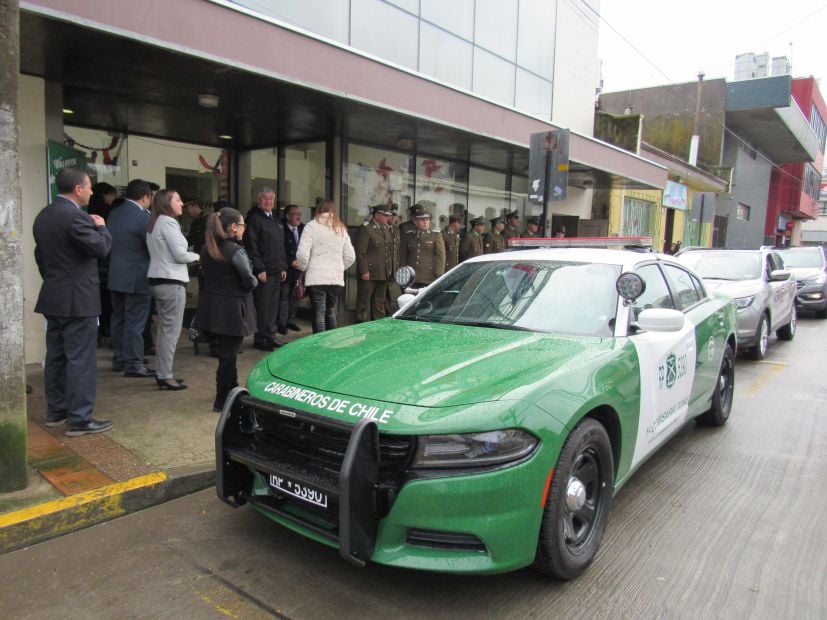 Entregaron nueva patrulla Dodge Charger a la comuna de Tomé