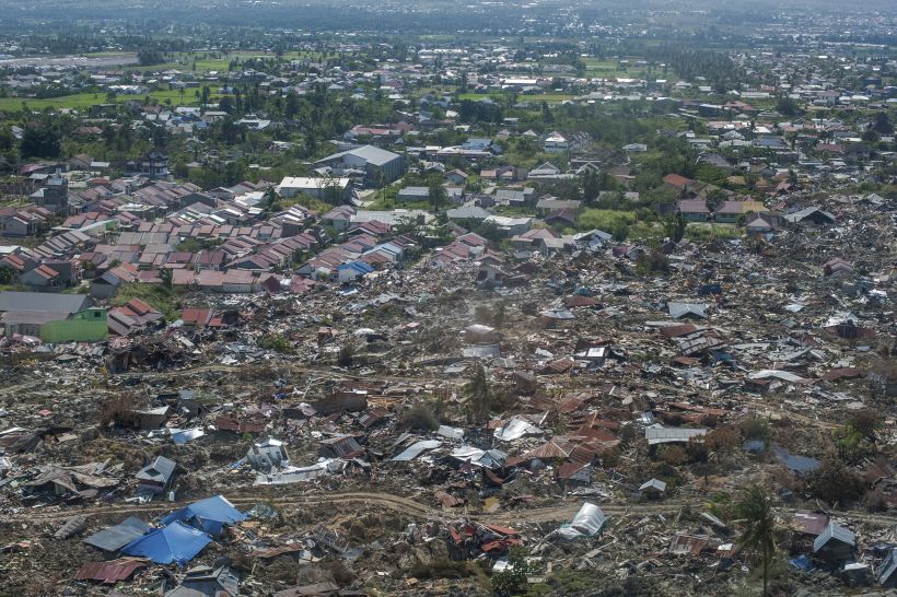 A casi 2 mil ascienden los fallecidos por el terremoto y tsunami de Indonesia