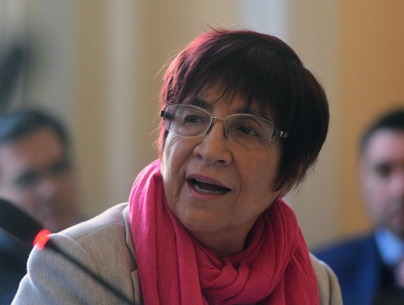 Carmen Hertz pide a ministro Espina que 