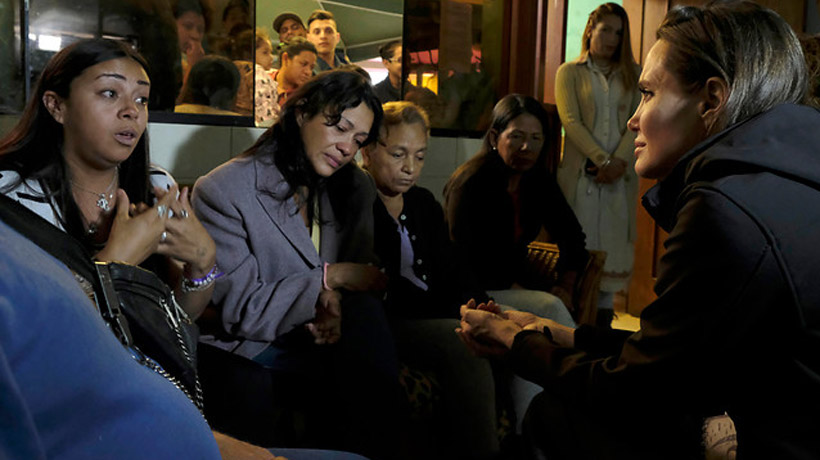 Angelina Jolie visitó a migrantes venezolanos en Lima