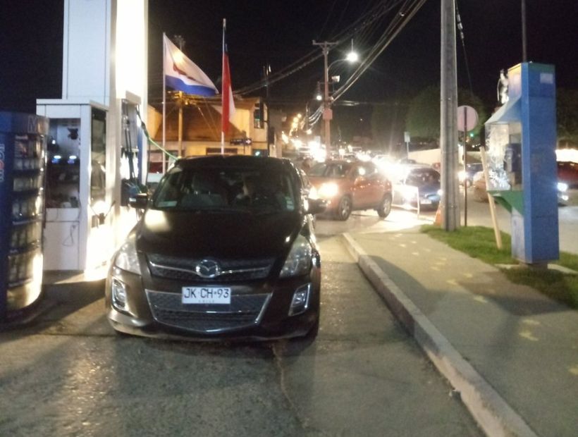 Bloqueo de camioneros en Magallanes provocó largas filas en bencineras