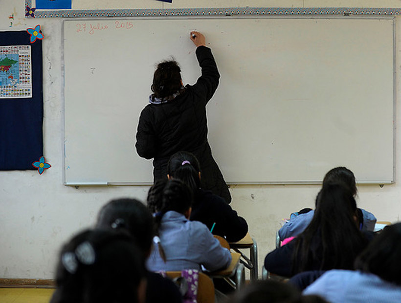 Detuvieron a un profesor acusado de agredir a alumnos en colegio de Providencia