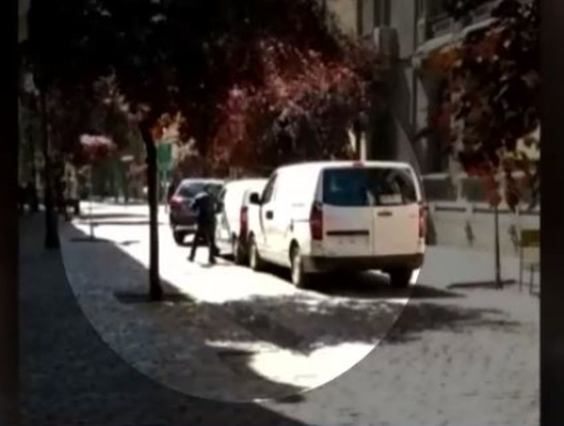 Delincuentes asaltaron camión de valores en Santiago centro y se llevaron una mochila vacía