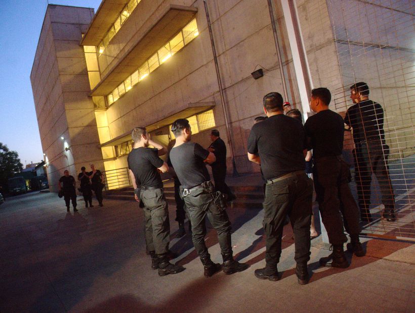 Paro en Gendarmería: Funcionarios iniciaron acuartelamiento a nivel nacional y una huelga de hambre