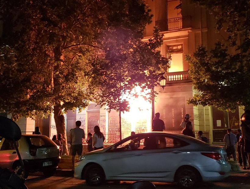 Incendio afectó al Campus República de la Universidad Andrés Bello