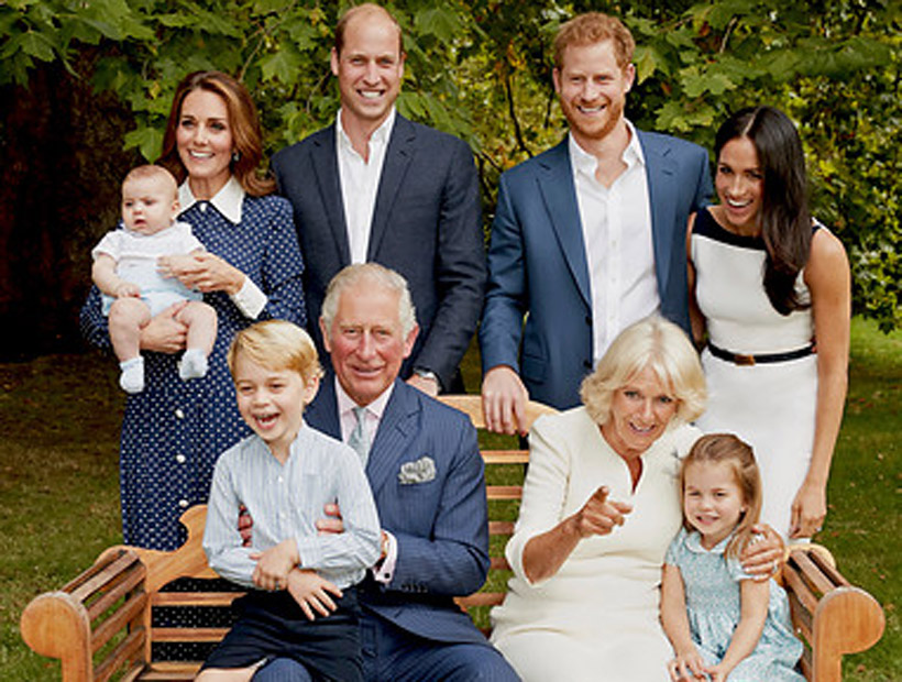 El príncipe Carlos festeja sus 70 años con foto familiar