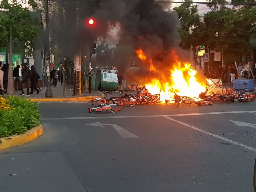 Marcha convocada en Plaza Italia terminó con incidentes