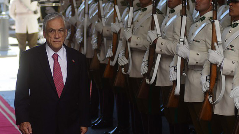 Piñera llega a La Moneda en medio de crisis por muerte de comunero