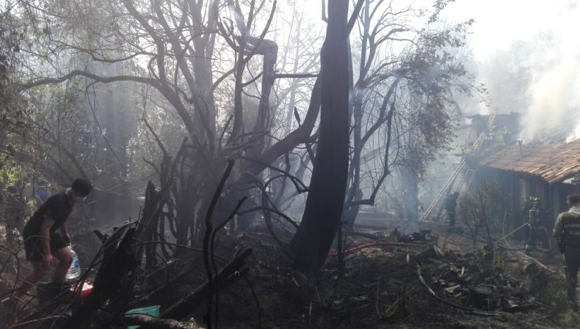 Incendio forestal en La Florida destruyó dos casas y tres talleres mecánicos