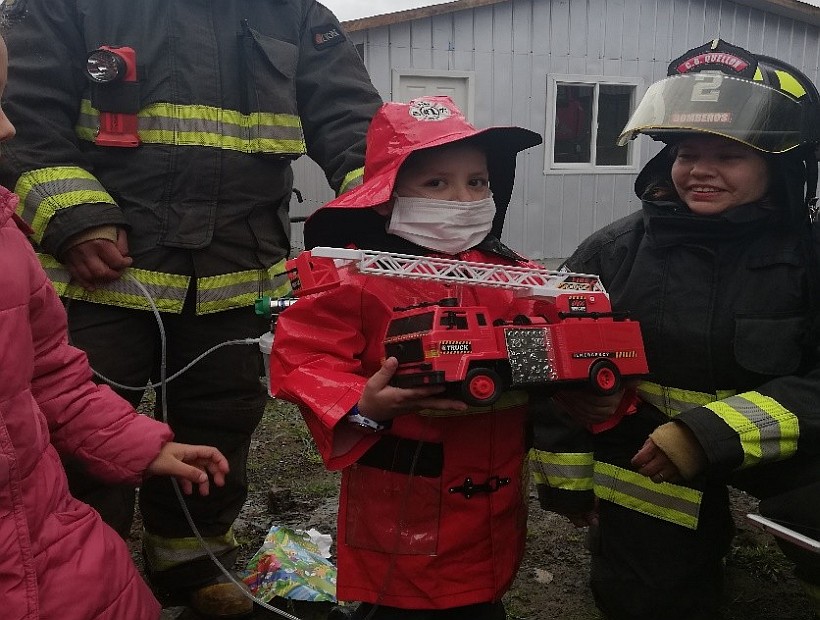 Quellón: pequeño cumple su sueño de ser bombero por un día | soychile.cl