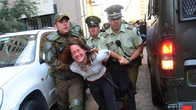 Ex vocera de la Aces denunció que fue golpeada y desnudada por carabineros en protesta