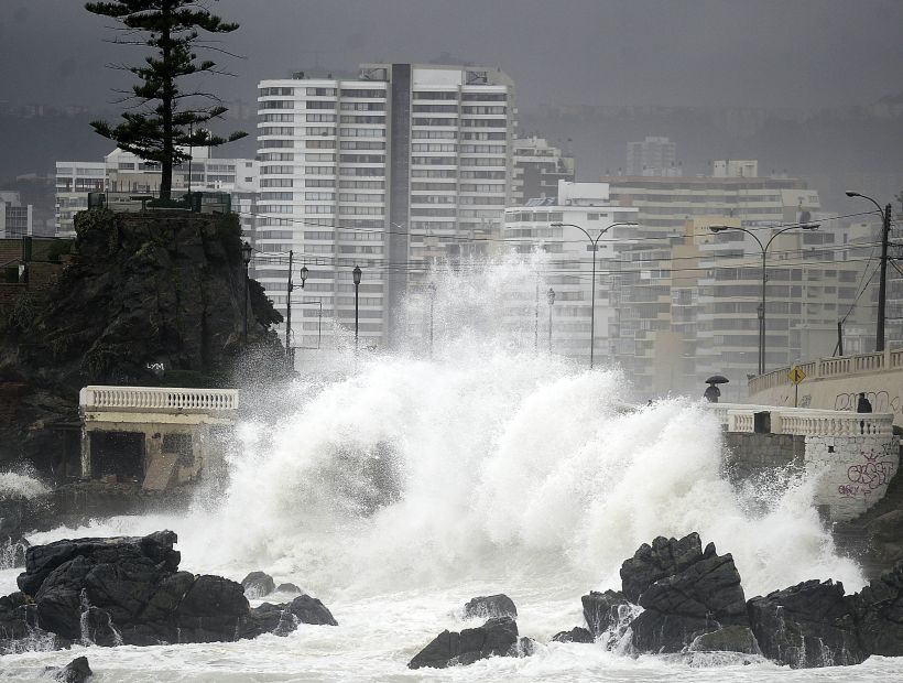 Onemi decreta alerta preventiva por marejadas en toda la costa continental