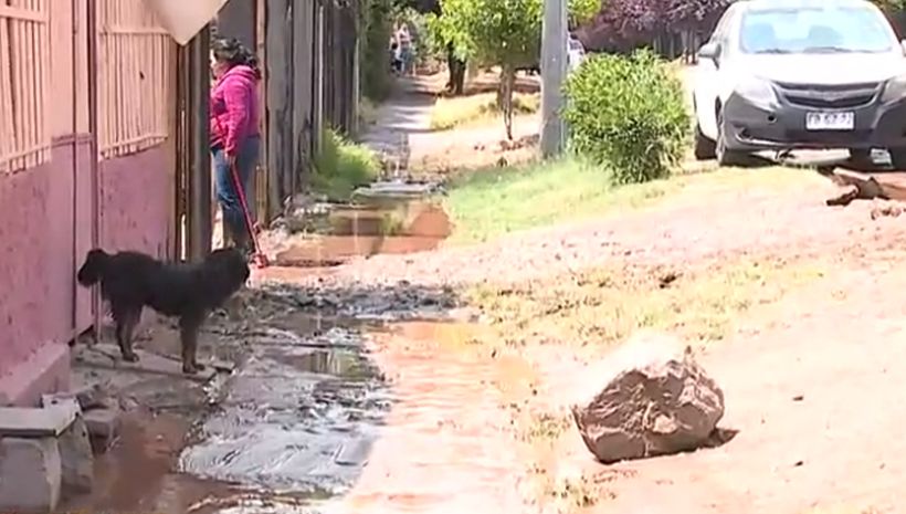 Sismo provocó rebalse de canal que afectó a viviendas en Recoleta