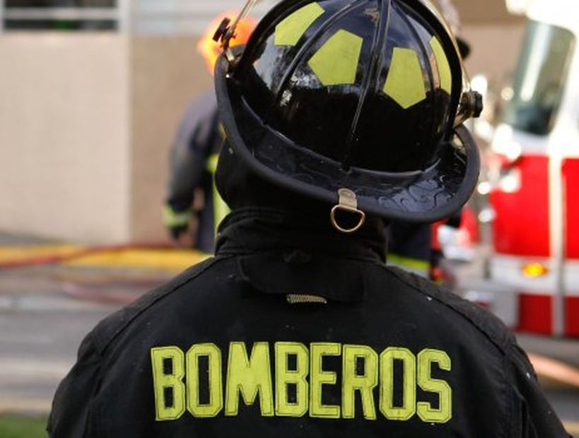Incendio afectó a dos departamentos en el centro de Santiago