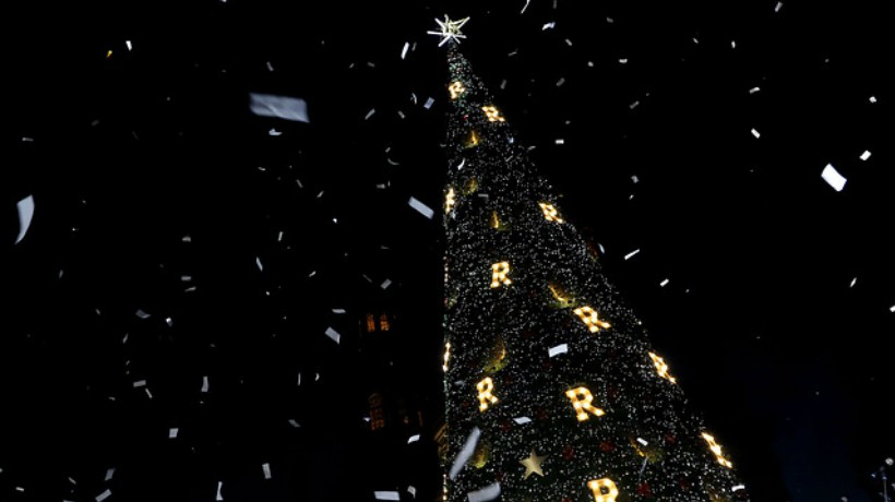 2 mil personas llegaron a ver encender el árbol de Navidad más grande de Chile