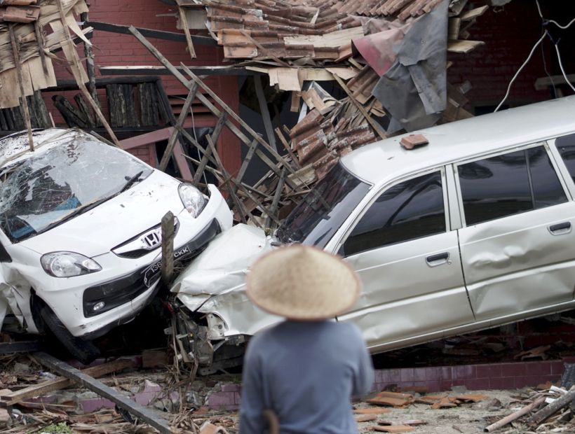 Autoridades de Indonesia reconocen error por no emitir alerta de tsunami