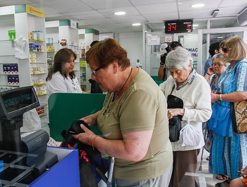 El 58% de los chilenos consume a lo menos un medicamento al día según encuesta