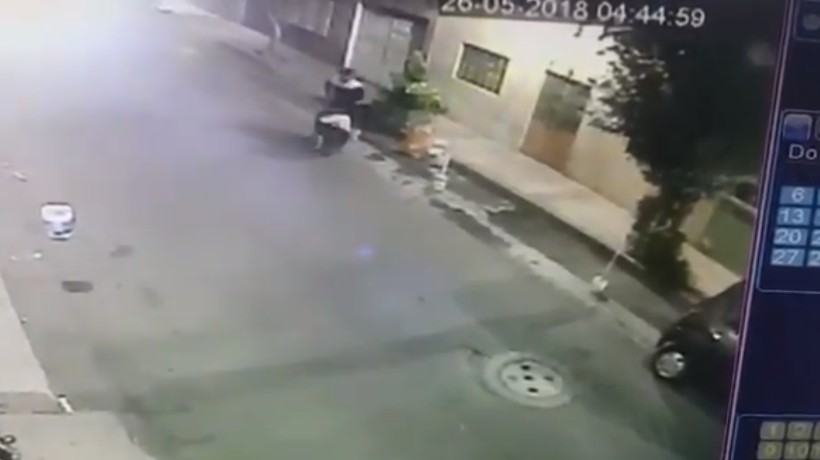 [VIDEO] Sujeto descuartizó a joven y las cámaras lo captaron moviendo su cuerpo al interior de un basurero