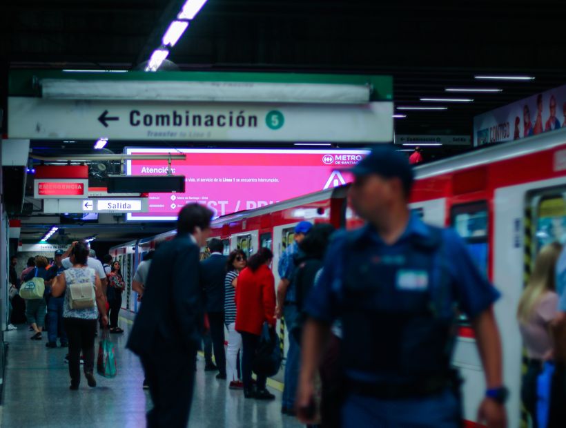 Habilitan estación de metro Plaza de Armas tras alerta por artefacto sospechoso