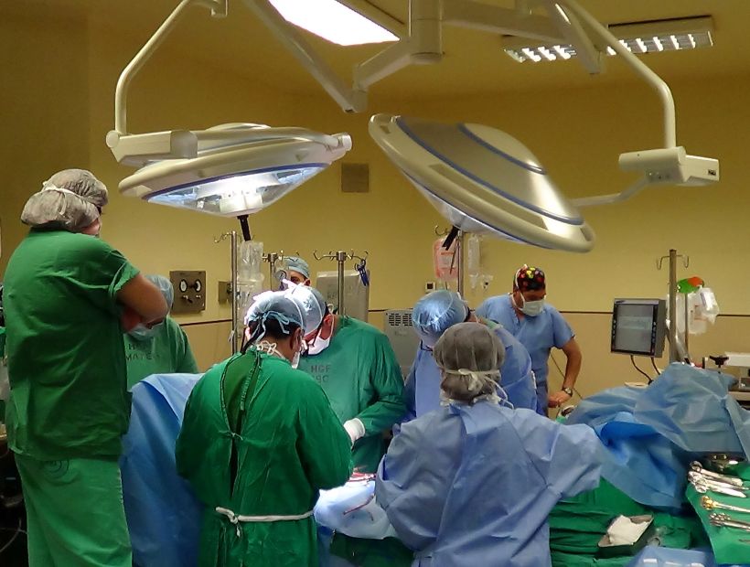 Realizan el primer transplante de codo en la región de Magallanes