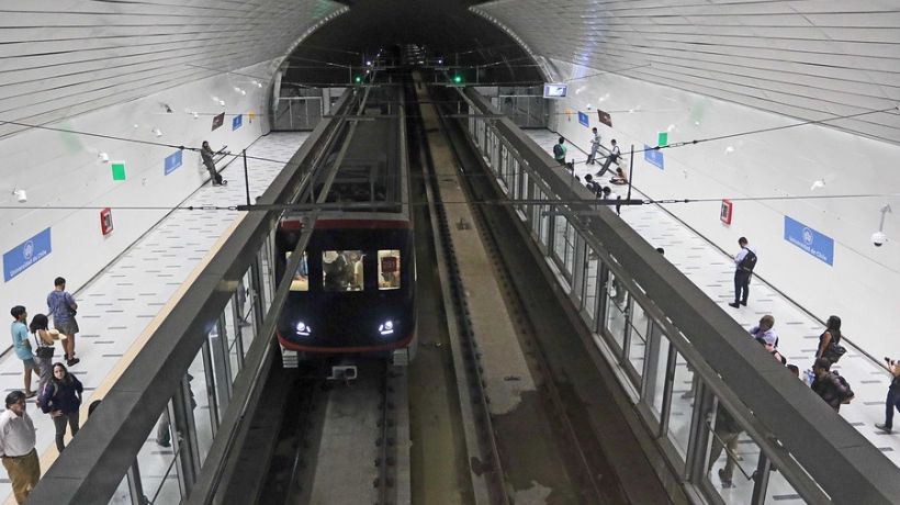 Desde la medianoche sube el precio del transporte en Santiago: Metro costará $ 800 en horario punta
